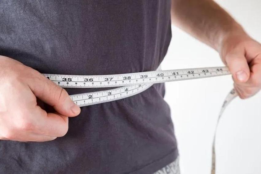 Spora gitmedi, diyet yapmadı! 10 ayda 23 kilo verdiren tüyoyu uygulayan adam tığ gibi delikanlı oldu