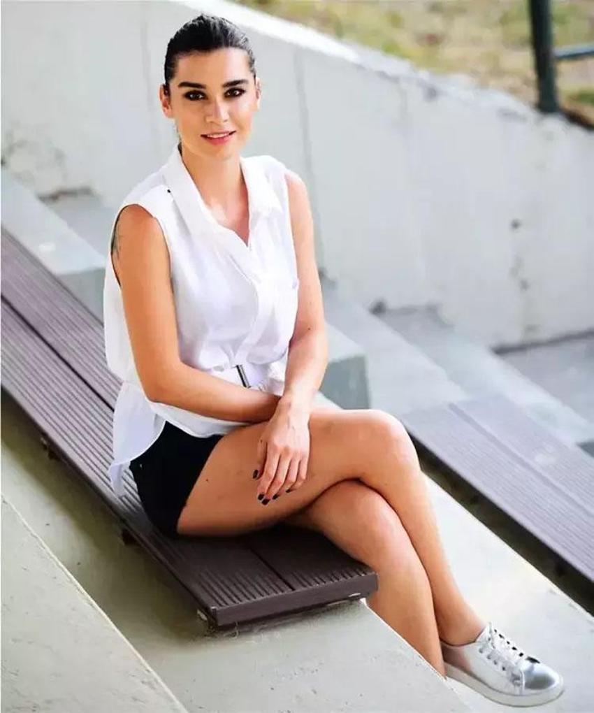 Sinan Akçıl ’kıskanç’ demişti, eski eş Burcu Kıratlı’dan yanı geldi!