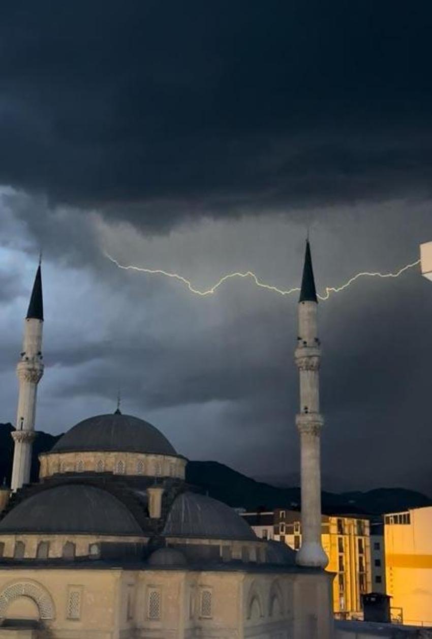 Gök gürültülü sağanak yağışlar ve kuvvetli rüzgar geliyor!