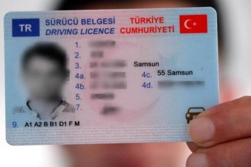 Ehliyet ve kimliklerle ilgili flaş detay! Eskiler iptal ediliyor, yeniler eve kadar geliyor