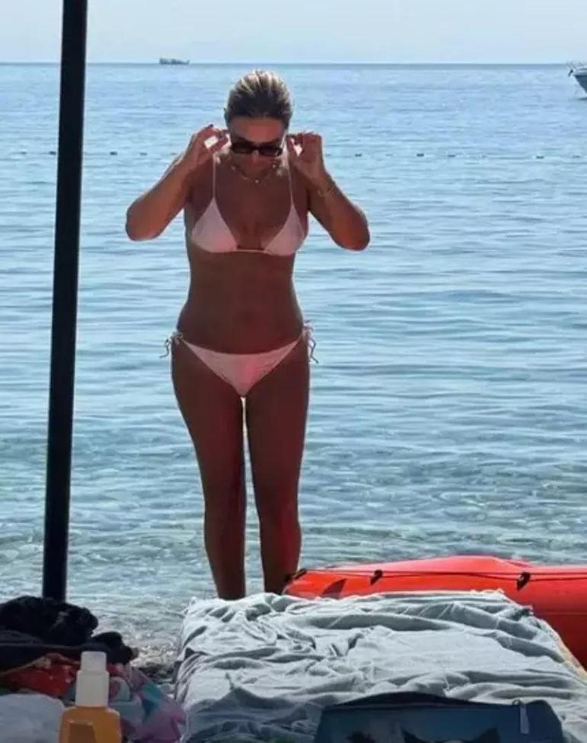 Göbek deliğini yok etti! Demet Akalın Photoshop'u abarttı