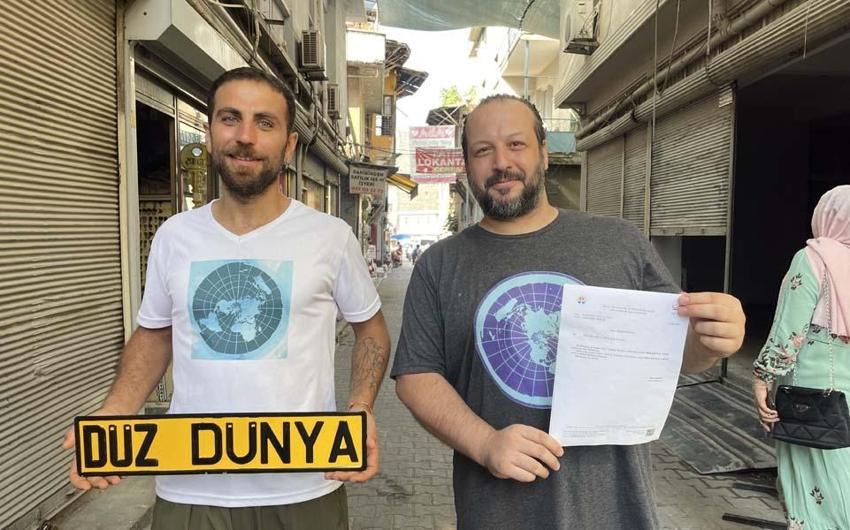 Adana'da dünyanın düz olduğunu kanıtlayamadı, sokağa "Düz Dünya" ismi verilmesi için başvurdu