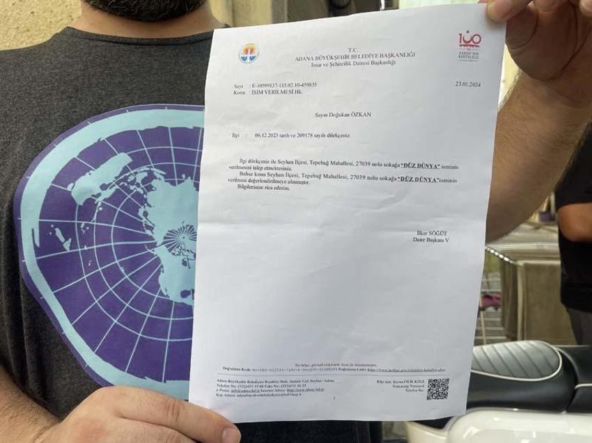 Adana'da dünyanın düz olduğunu kanıtlayamadı, sokağa "Düz Dünya" ismi verilmesi için başvurdu