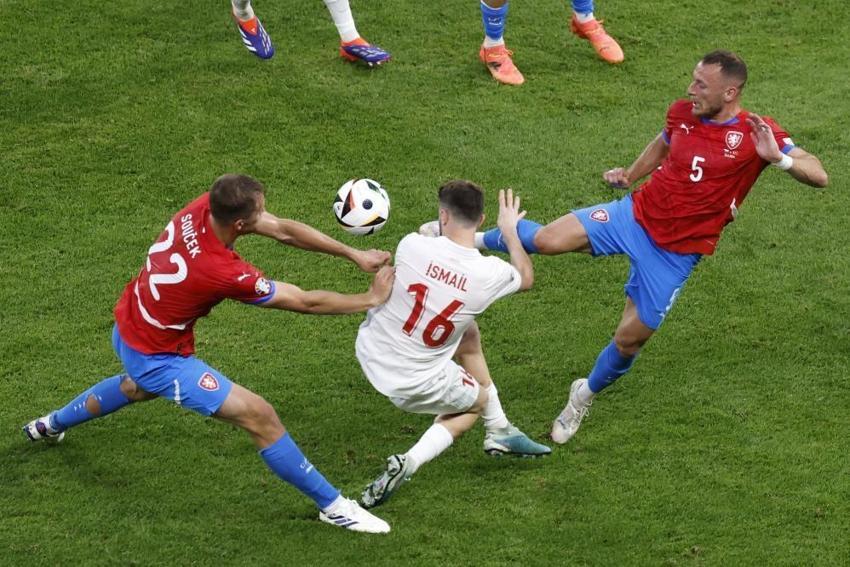 Avusturya'da Türkiye korkusu başladı! Samet Akaydın ve Hakan Çalhanoğlu ismini yazıp uyardı
