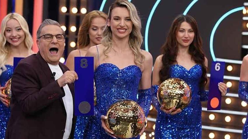 Turnike ilk arabasını verdi! Mehmet Ali Erbil çiftin diş masraflarını karşıladı