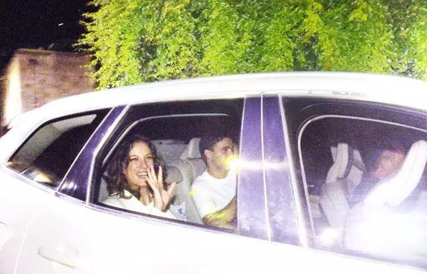 Serenay Sarıkaya sevgilisi Mert Demir'i yalnız bırakmadı! Giydiği tişört dikkat çekti