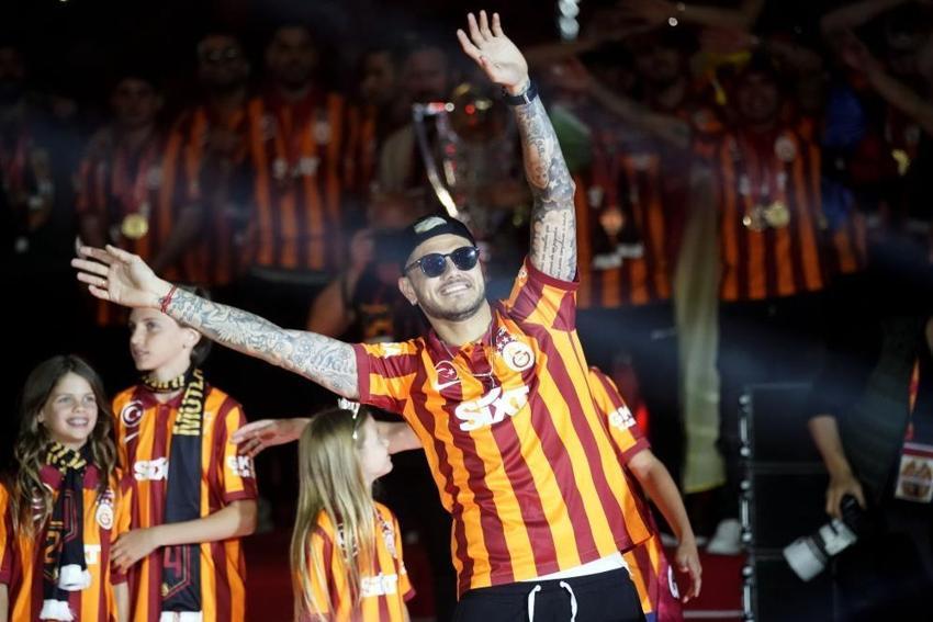 Galatasaray 2 dünya yıldızıyla anlaştı! Sağ bek ve orta saha tamam, Okan Buruk'a şampiyonluk hediyesi