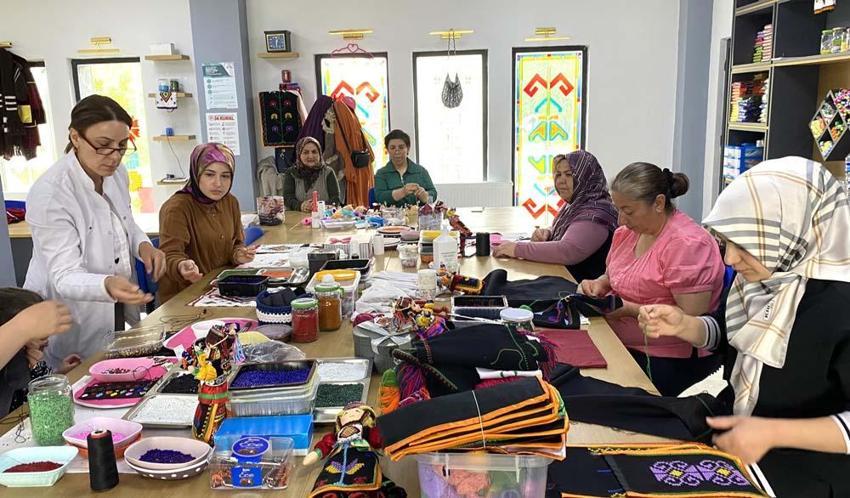 Kadınlara gelir kapısı oldu! 800 ile 20 bin lira arasında satılıyor