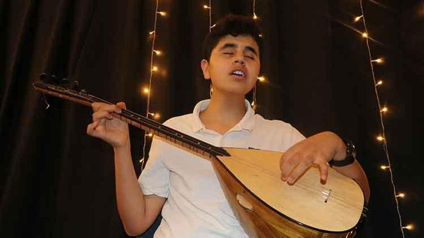 Gaziantep'in Aşık Veyseli! 'Bağlama çalarken engelli olduğumu unutuyorum'