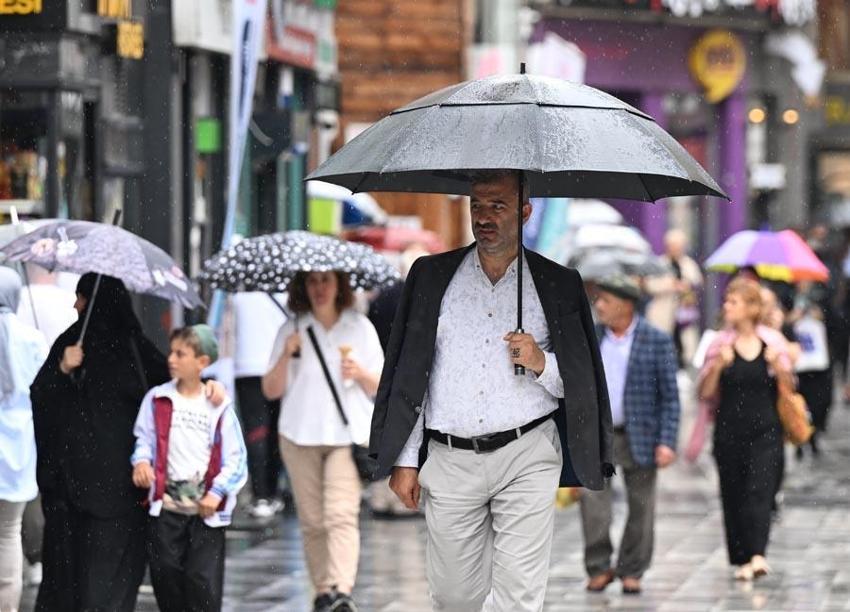 Sağanak yağışlar gök gürültüsü ve fırtına ile geliyor! Meteoroloji son raporunu yayınladı 15 şehri uyardı
