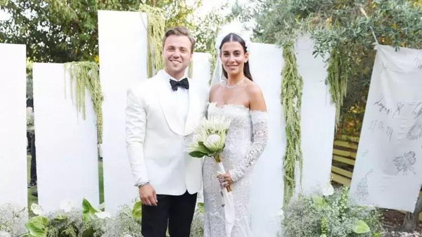 Tolga Sarıtaş ve Zeynep Mayruk’un 5 yıllık aşkında mutlu son... Çeşme'deki nikaha ünlü akını
