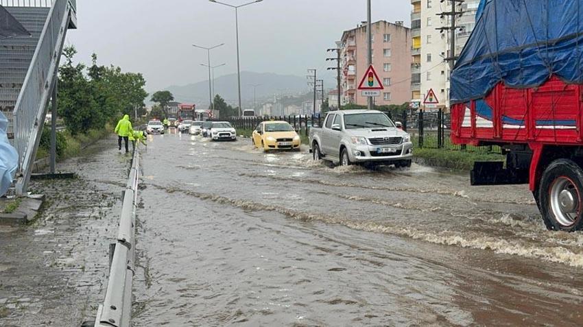 Kuvvet rüzgar ve gök gürültülü sağanak yağışlar geliyor! Meteoroloji'den 11 için yaşanabilecek olumsuzluklara karşı uyarı geldi