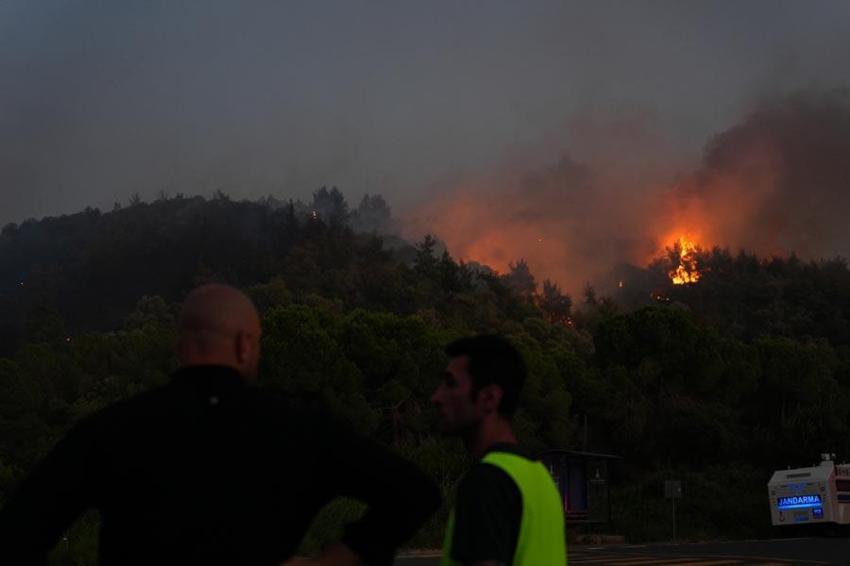 İzmir'de büyük yangın: Müdahale sabah saatlerinde yeniden başladı