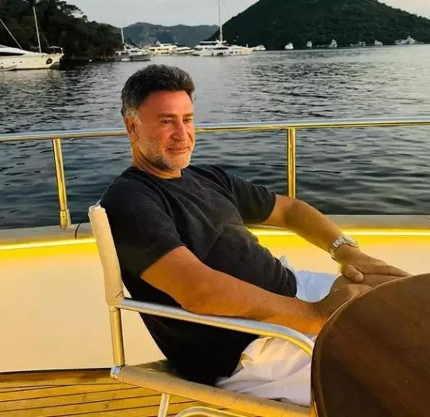 İzzet Yıldızhan teknesinde kaza geçirdi! Apar topar hastaneye kaldırıldı