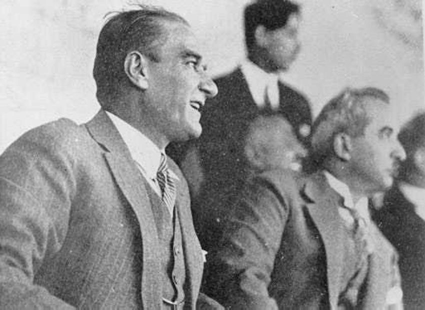 Atatürk döneminde yapılan Gazi Koşularını hangi atlar kazanmıştır? Sahipleri kimlerdir? Gazi Koşusu Kupası'nı kim tasarlamıştır?