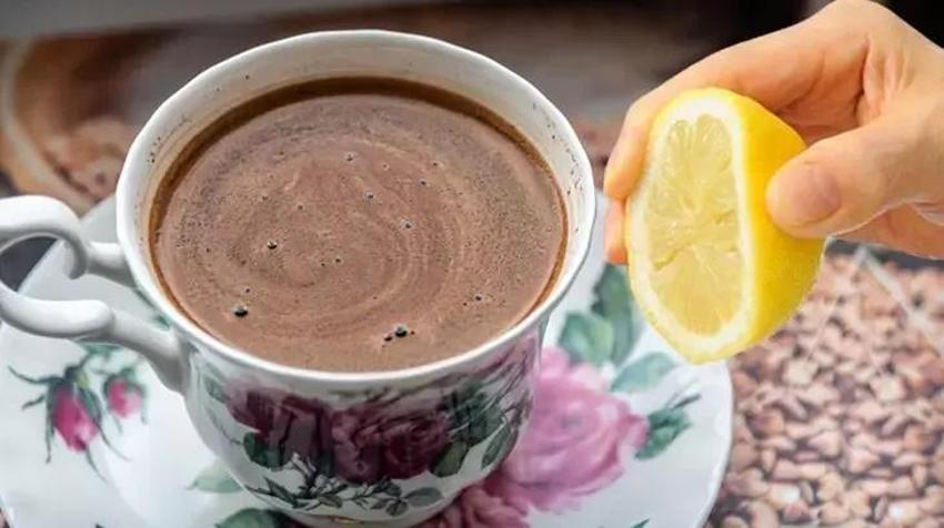 Türk kahvesinin içine limon damlatınca ne olur? Bu kürü uygulayanın metabolizması uçuyor
