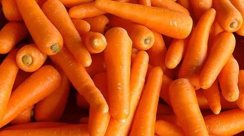 Havuç sertleştiren bu taktiği manavlar sır gibi saklıyor; İşin sırrı patates ve buzlu su