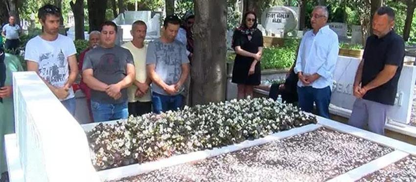 Kemal Sunal'sız 24 yıl! Mezarı başında anıldı: 'Sensiz hayatım seninle geçirdiğim hayatımı geçti'