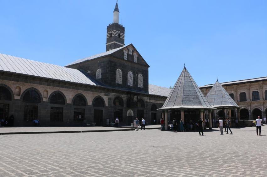 Diyarbakır'da termometreler 45 dereceyi aşınca tarihi mekanlar boş kaldı
