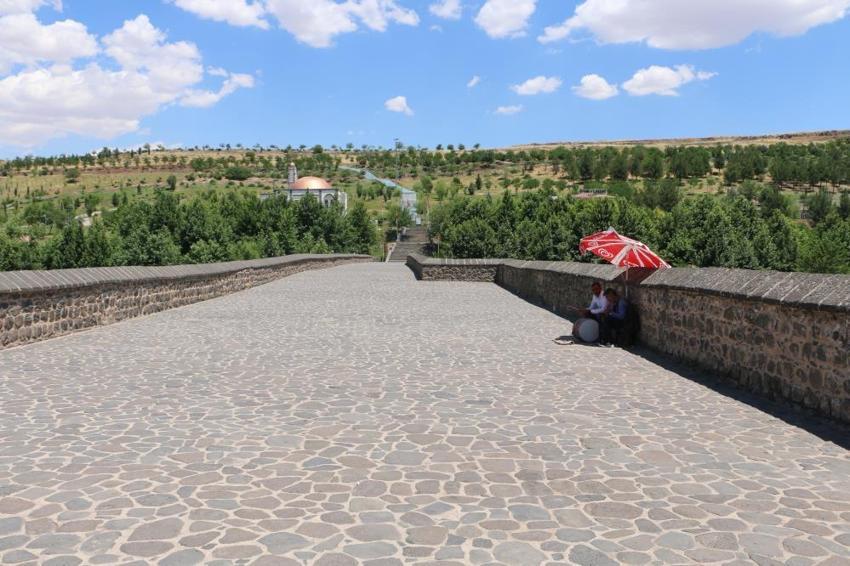 Diyarbakır'da termometreler 45 dereceyi aşınca tarihi mekanlar boş kaldı