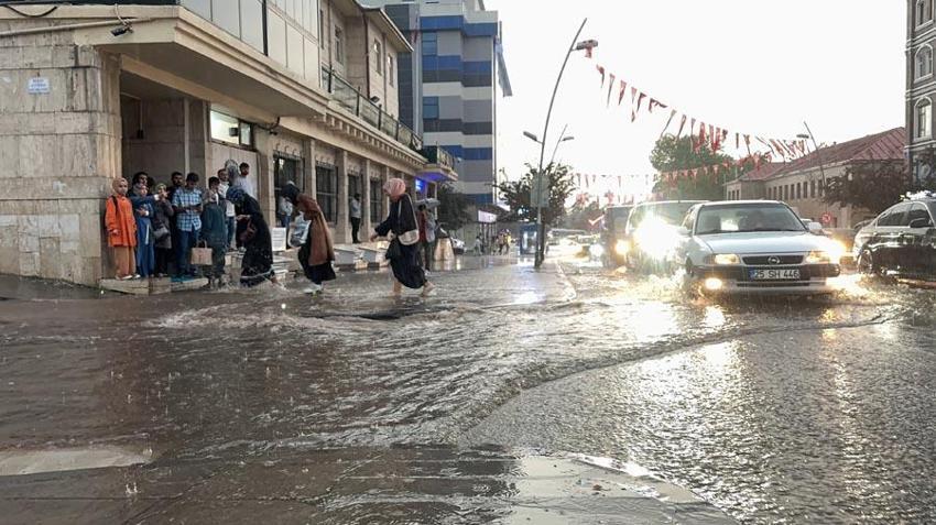 Gök gürültülü sağanak yağışlar geliyor! Meteoroloji birçok il için kuvvetli rüzgar uyarısında bulundu
