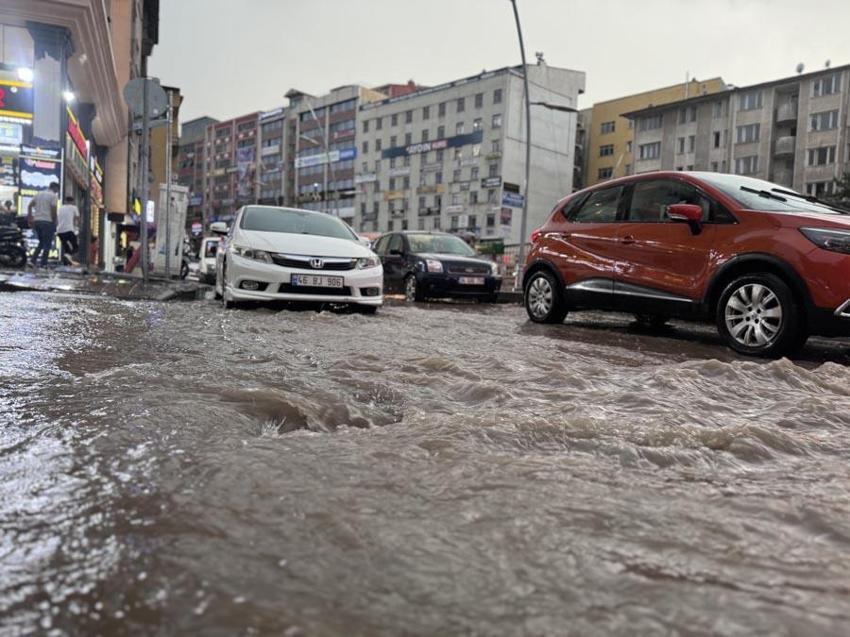 Gök gürültülü sağanak yağışlar geliyor! Meteoroloji birçok il için kuvvetli rüzgar uyarısında bulundu