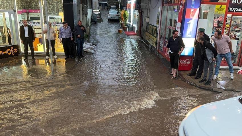 Gök gürültülü sağanak yağışlar geliyor! Meteoroloji birçok il için kuvvetli rüzgar uyarısında bulundu
