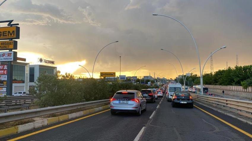 Gök gürültülü sağanak yağışlar geliyor! Meteoroloji birçok il için kuvvetli rüzgar uyarısında bulundu