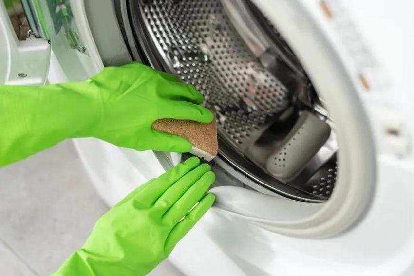 Yıkadığınız çamaşırlar kokuyor mu? Çamaşar makinesini 20 dakikada ilk günkü haline döndürüyor! Doğal karışımı hızlıca hazırlayıp, tambura atın!