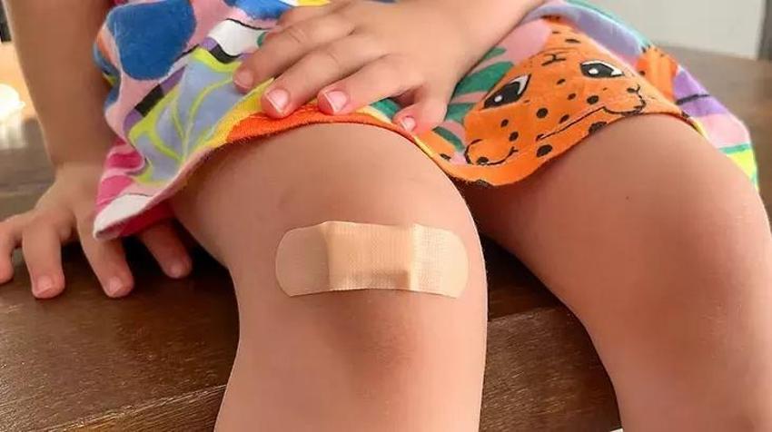 Yara bandı bu şekilde kullanınca yaralar daha çabuk iyileşiyormuş!