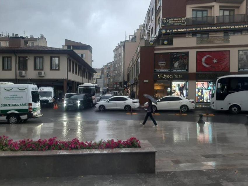 Gök gürültülü sağanak yağışlar geliyor! Meteoroloji uyardı: Sele neden olabilir
