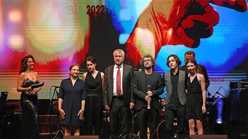 Pamuğun kozası festivalin simgesi oldu: Yılmaz Güney ve Fatma Girik damga vurdu! Altın Koza Film Festivali başvuruları başladı