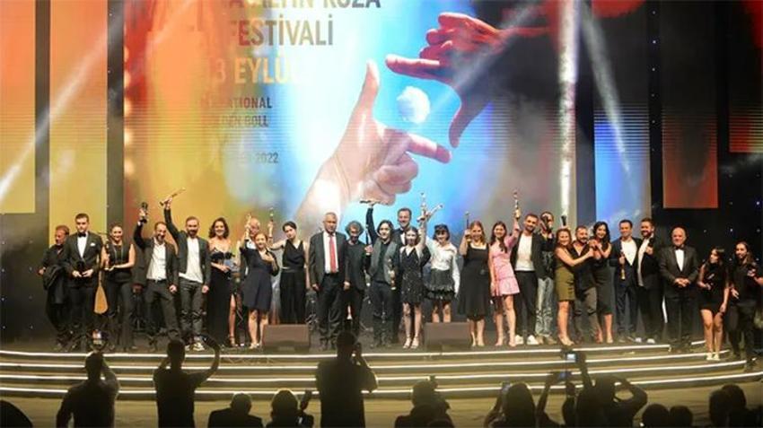 Pamuğun kozası festivalin simgesi oldu: Yılmaz Güney ve Fatma Girik damga vurdu! Altın Koza Film Festivali başvuruları başladı