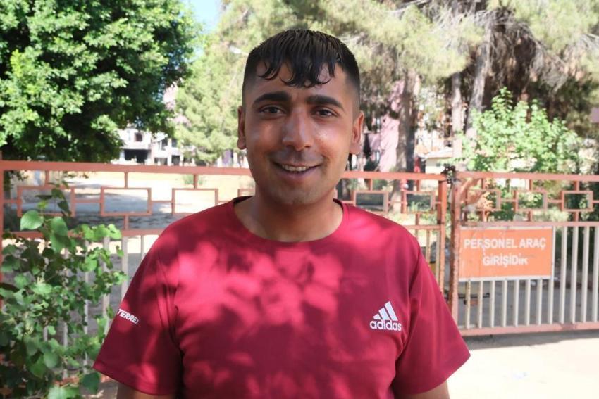 ' Aha dayıya sor' sözüyle fenomen olmuştu! Gaspçı Hüseyin hapisteyken kendisinin yerine geçen dolandırıcıya sitem etti