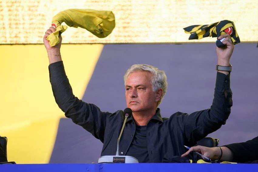 Fenerbahçe dünya yıldızıyla anlaştı, Mourinho 'istemiyorum, gönderin' dedi, Acun Ilıcalı bombayı patlattı