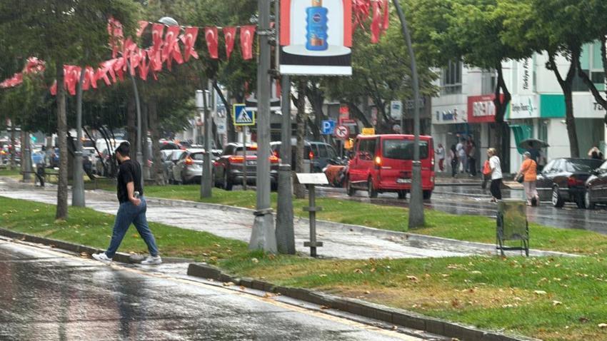 Meteoroloji'den son dakika yağmur uyarısı! Kavurucu sıcaklara kısa mola: İstanbul, Ankara, İzmir 