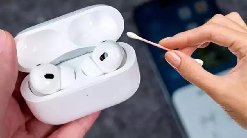 Airpods kulaklığı bu yöntemle temizleyince kutudan yeni çıkmış gibi oluyor!