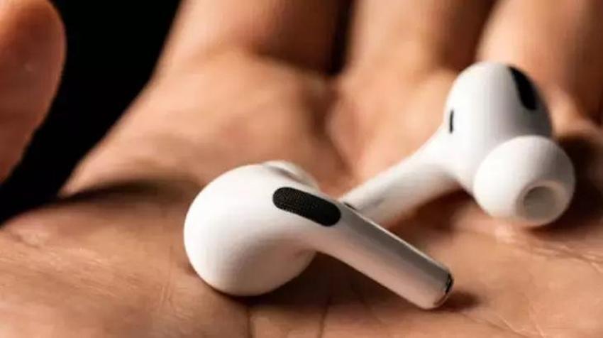 Airpods kulaklığı bu yöntemle temizleyince kutudan yeni çıkmış gibi oluyor!
