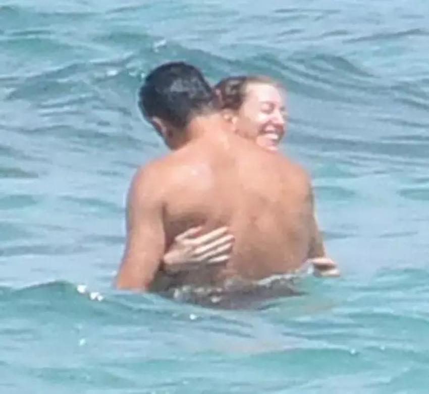 Kenan İmirzalıoğlu - Sinem Kobal çifti sezonu Çeşme'de açtı! Denizde keyifli anlar yaşadılar 