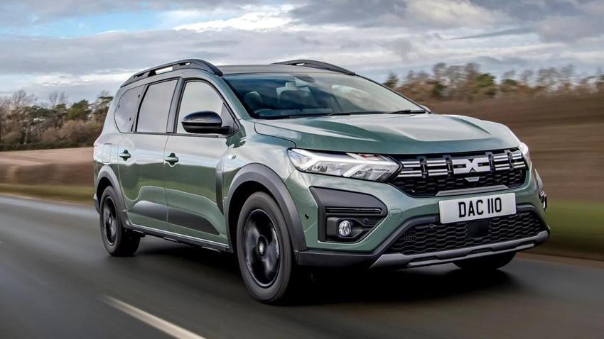 7 kişilik SUV modelin fiyatı dibe çekildi; Dacia'nın yaptığını kimse tahmin edemedi