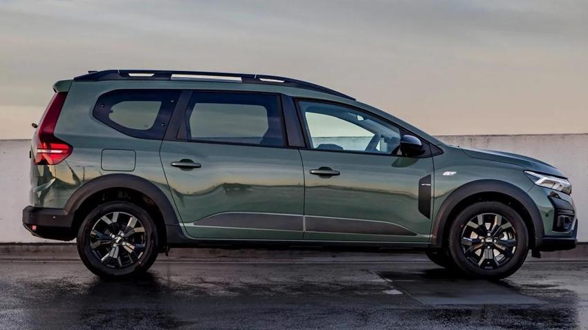 7 kişilik SUV modelin fiyatı dibe çekildi; Dacia'nın yaptığını kimse tahmin edemedi