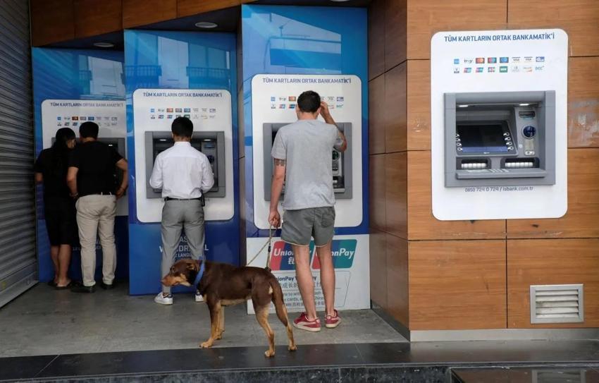 ATM'lere yutma özelliği geldi! Bunu yapanların banka kartına el konulacak: Yeni karar güven veriyor!