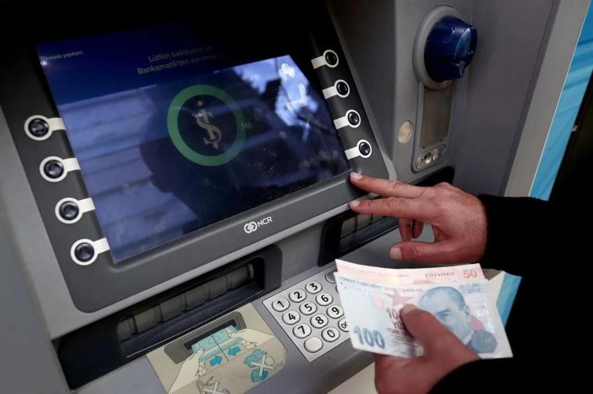 ATM'lere yutma özelliği geldi! Bunu yapanların banka kartına el konulacak: Yeni karar güven veriyor!