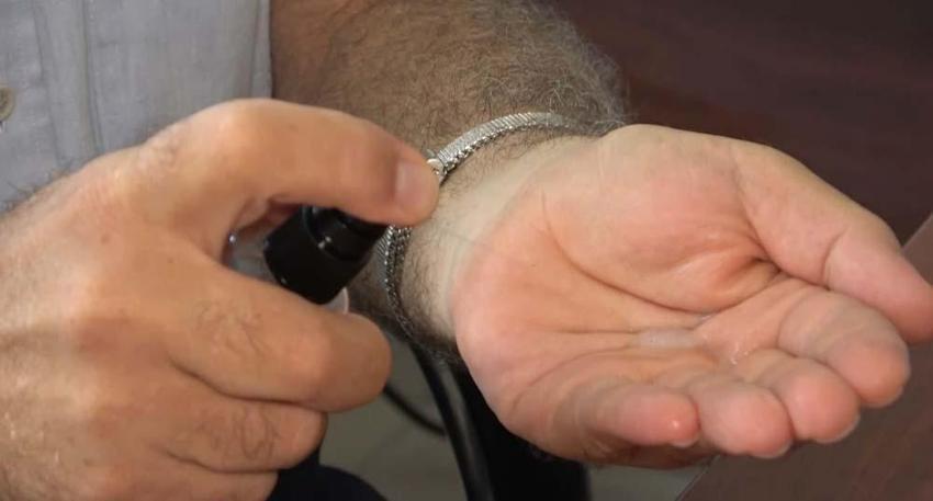 Adana'da 'Tetik parmak sendromu'nu iyileştiren bitkisel karışım geliştirdi! 12 farklı hastada iyileşme sağladı