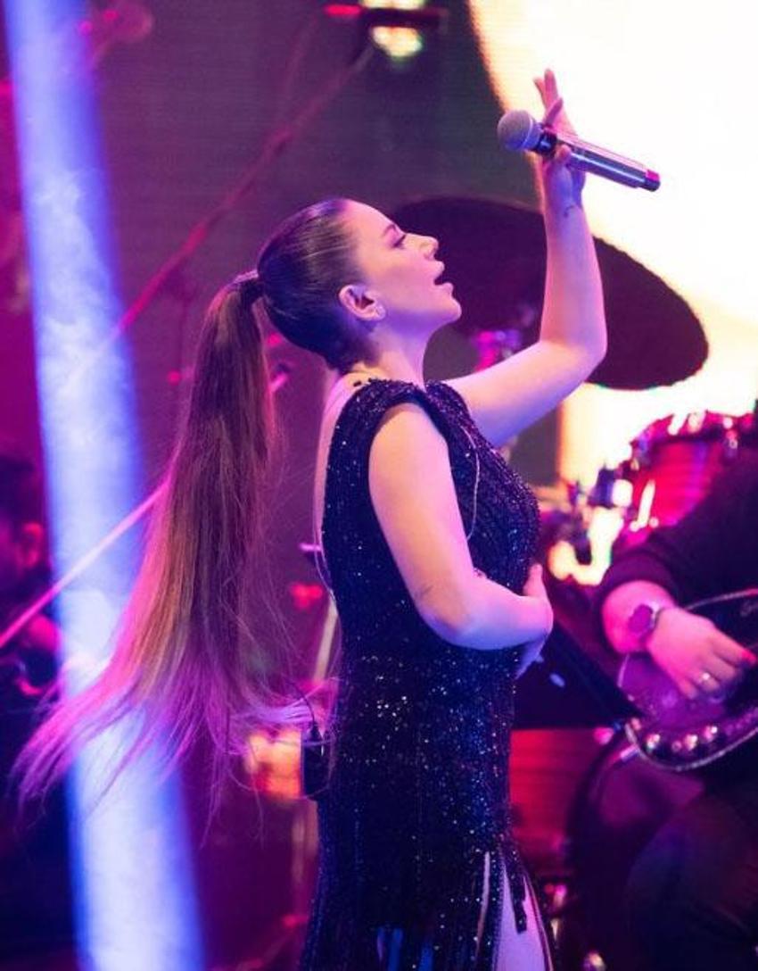 Merve Özbey güvenlik gerekçesiyle konsere çıkmadı