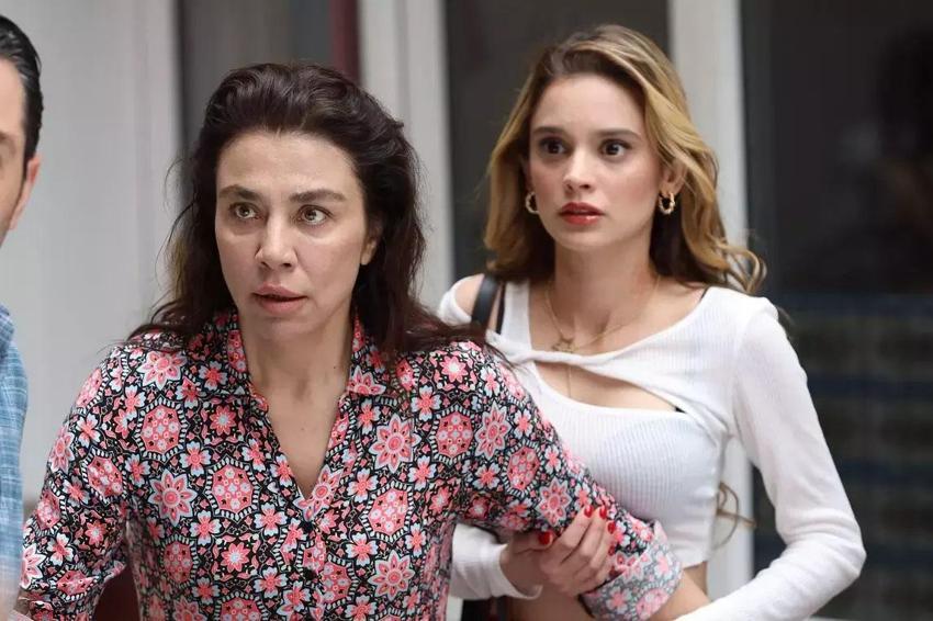 'Yalan'da Berrin kanlar içerisinde yere yığıldı! Duru: Katil!