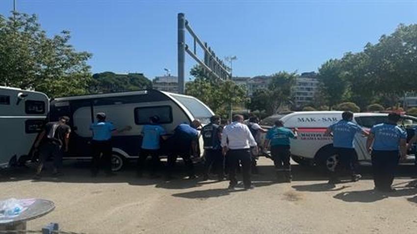 Maltepe Sahili'ni işgal eden karavanlar toplandı! 'Senede sadece 1 kez kullanılıyor'