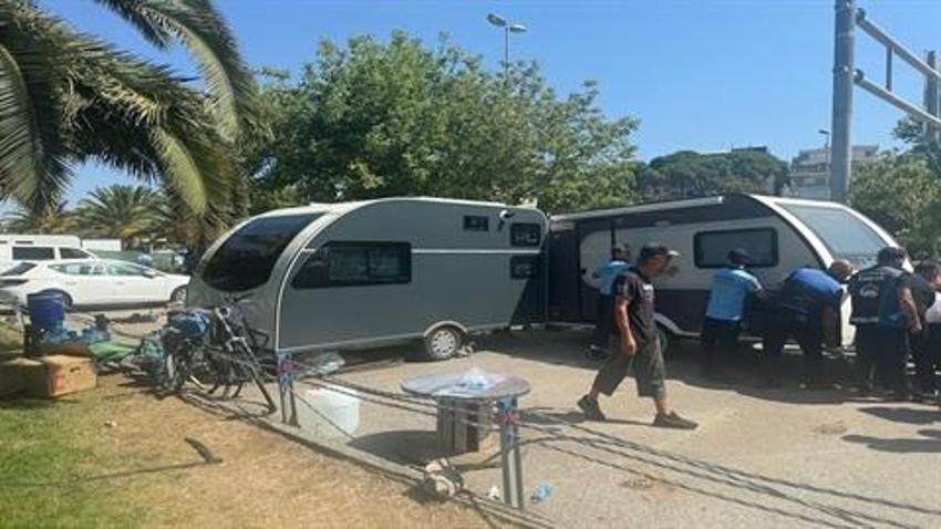 Maltepe Sahili'ni işgal eden karavanlar toplandı! 'Senede sadece 1 kez kullanılıyor'