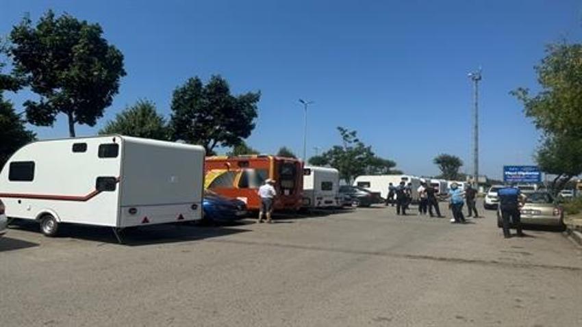 Maltepe Sahili'ni işgal eden karavanlar toplandı! 'Senede sadece 1 kez kullanılıyor'