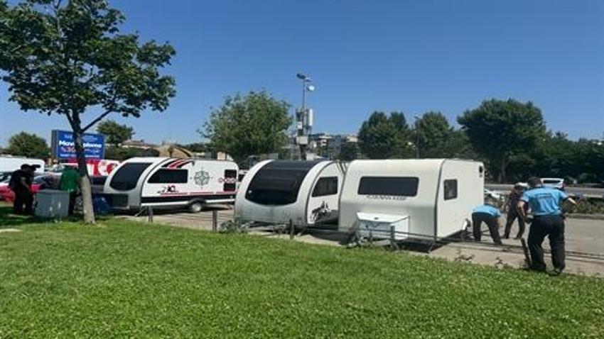 Maltepe Sahili'ni işgal eden karavanlar toplandı! 'Senede sadece 1 kez kullanılıyor'